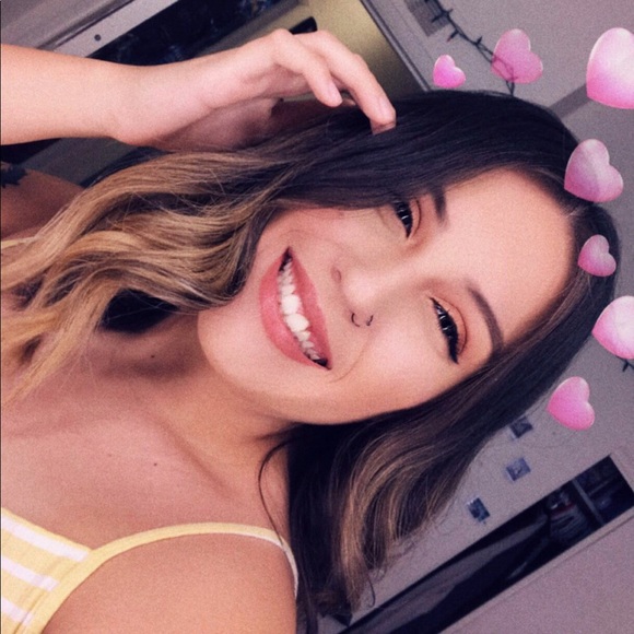 Meet your Posher, Stephanie - Picture 1 of 2